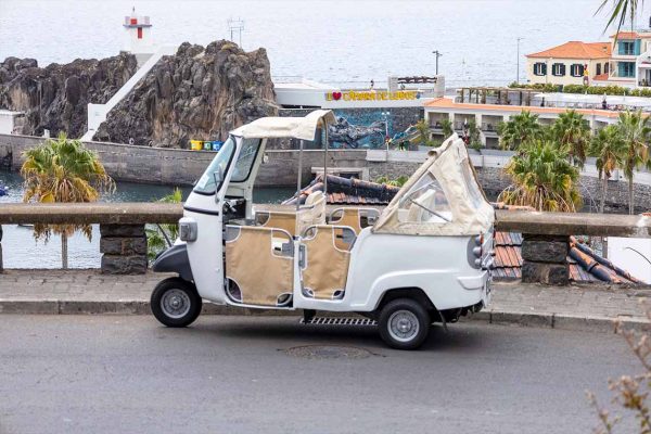 tuk-tuk-madeira-island-camara-de-lobos-17